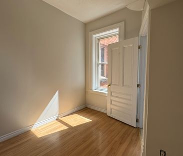 For Lease - 139 1/2 John Street Unit# 4, Hamilton, Ontario - Photo 4