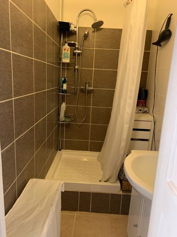 DEUX PIECES RDC SUR COUR 45 rue Jules Guesde - Photo 4