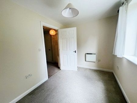 NEVENDON, BASILDON - Photo 2