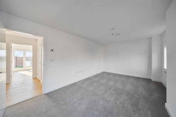 4 bedroom semi-detached house to rent - Photo 1