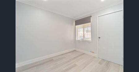 LARGE FAMILY HOME WITH SPARKLING POOL AND SPACIOUS ENTERTAINING AREA - Photo 2