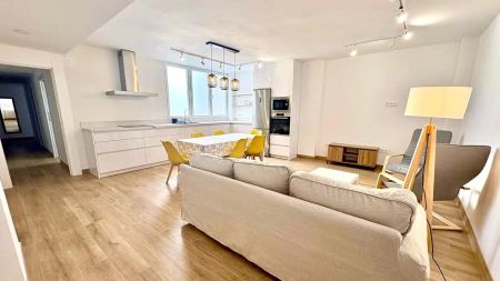 Piso de alquiler en Calle Mano de Hierro, Centro - Sagrario - Photo 4