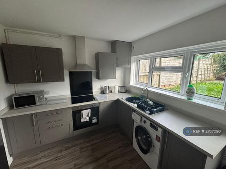 1 bedroom in a house share to rent - Photo 4