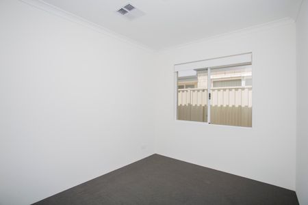 39 Fenchurch Dr, Hilbert WA 6112 - House For Rent - $720 | Domain - Photo 5