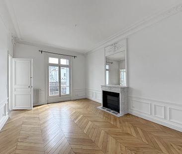 PARIS VIIIe – RUE DE LA BOÉTIE – À LOUER VIDE 5E ETAGE SUPERBE 7 PIÈCES 4 CHAMBRES 236M2 - Photo 5