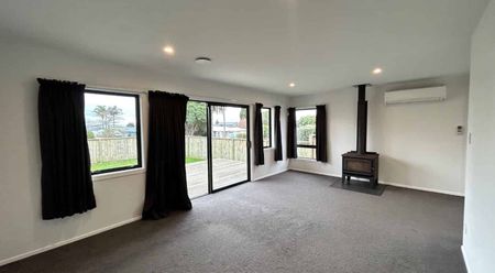 4 bedroom in Lynmore - Photo 4