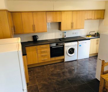 Room in a Shared House, Tenth Avenue, BS7 - Photo 1