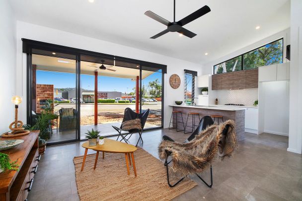 MODERN LIVING - Photo 1