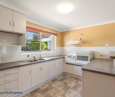 2 bedroom in quiet complex- ideal for retirees! - Photo 6