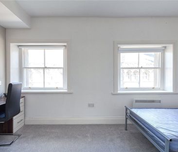 Tite Hall, Huddersfield, HD1 - Photo 2