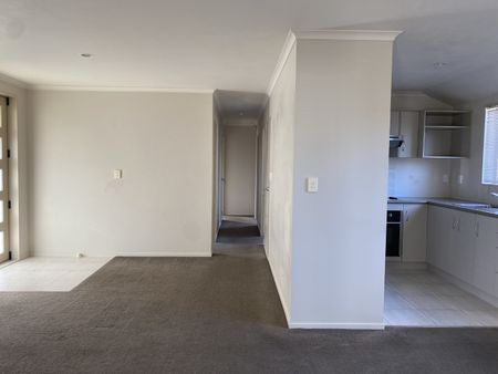 Coxhead Road 3 bedroom 2 bathroom - Photo 4