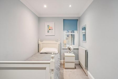 3 bedroom flat to rent - Photo 4