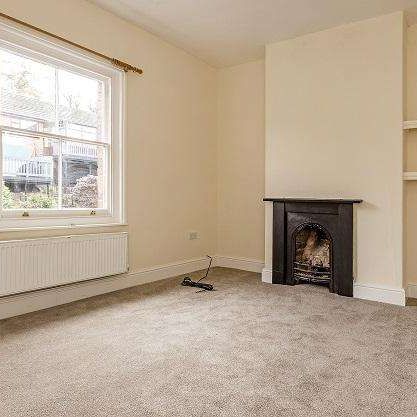 An attractive Victorian property located in the heart of the village of Pontrilas boasting a modern renovation complimenting period features from the original b - Photo 1