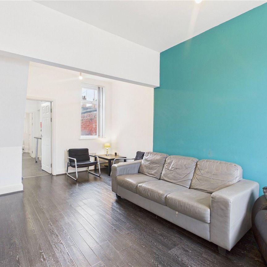 Room 1 - Photo 1