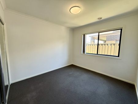 18 Andromeda Avenue, Truganina VIC, Belconnen - Photo 2