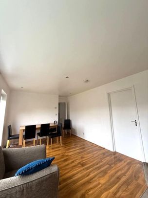 Limes Avenue, Chigwell - Photo 1