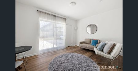 Charming & Fully Furnished Apartment with Private Courtyard in the Heart of Carnegie - Photo 2