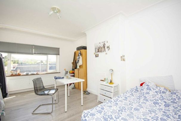 Hendon Way, Hendon, NW4 - Photo 1