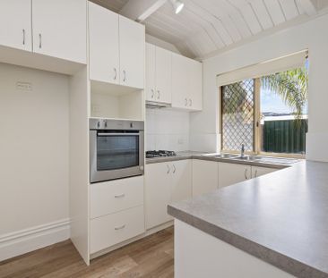 STUNNING 1x1 (PLUS LOFT/BEDROOM) IN GREAT LOCATION - Photo 1