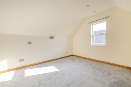 2 bed Apartment To Let - Photo 3
