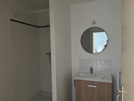 Location Appartement 2 pièces 43m² - Photo 3