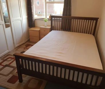 1 bedroom in a house share to rent - Photo 2