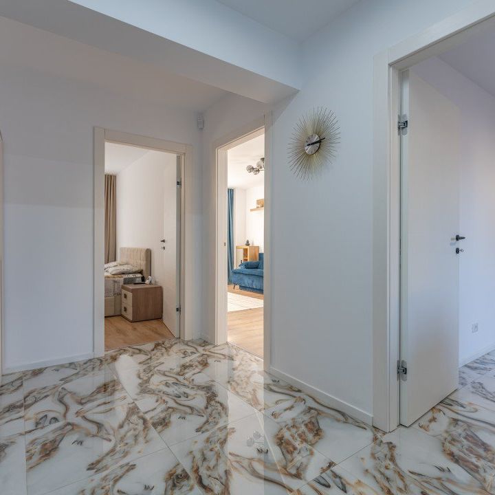 Apartament de lux cu 2 camere si 2 balcoane in Tractorul - Photo 1