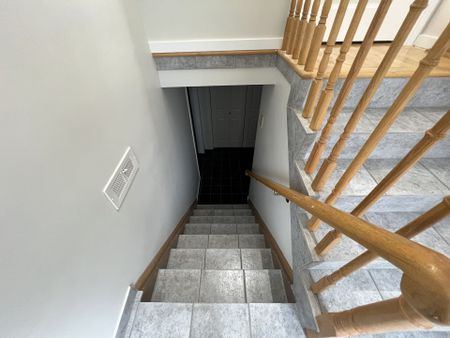 For Lease - 9 Dewlane Drive, Toronto, Ontario - Photo 4