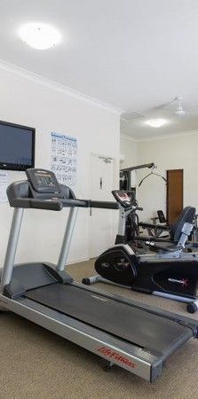 Top Floor 2 Bed 2 Bath Un-Furnished Apartment! - Photo 1