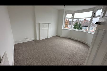 3 Bed Terraced House, Ecclesbourne Gardens, N13 - Photo 4