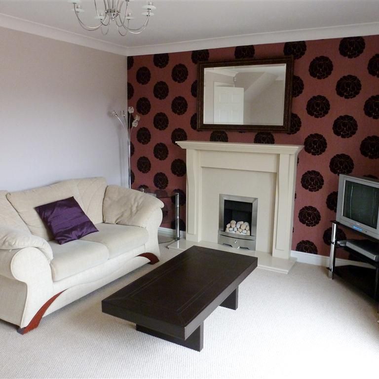 2 bedroom end of terrace house to rent - Photo 1