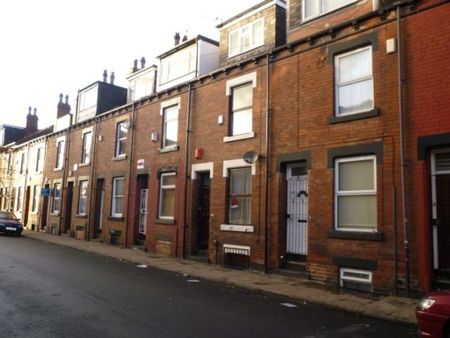 4 bedroom House in Royal Park Road, Leeds - Photo 5