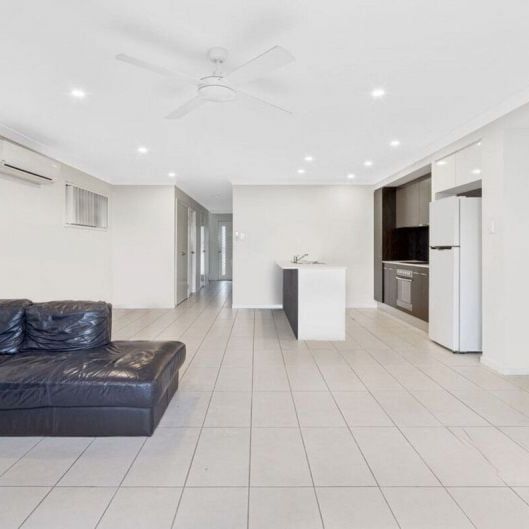 Stylish modern townhouse in resort style complex - Photo 1