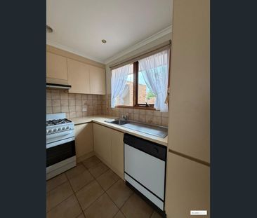 Spacious & Convenient Living in the Heart of Werribee - Photo 5