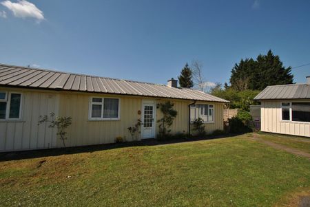 3 bedroom semi-detached bungalow to rent - Photo 4