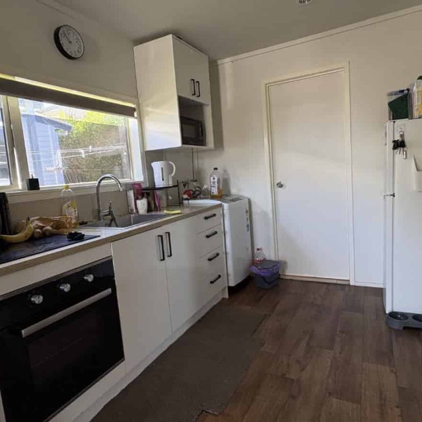 Convenient in Claudelands - Photo 1