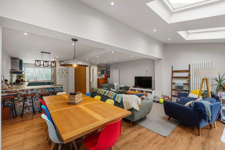 3 bedroom end of terrace house to rent - Photo 4