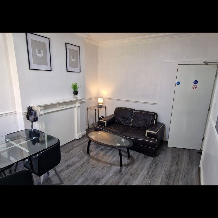 Room in a Shared House, Kings Rd, B25 - Photo 1