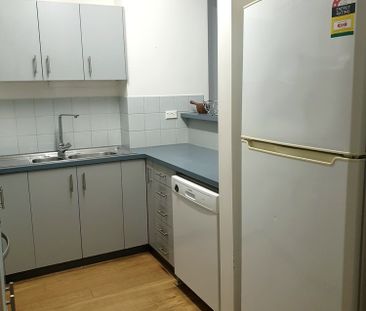 4-bedroom shared unit / apartment, Winifred St - Photo 5