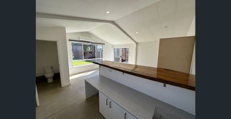 Excellent presentation throughout. Entertainers delight. - Photo 2