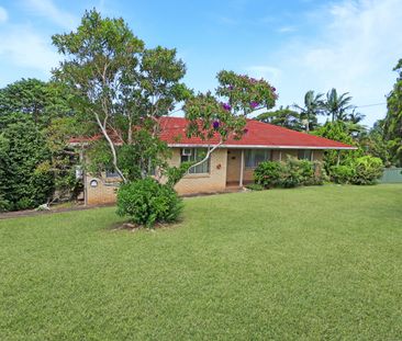 Shephards Lane Home – Lawn Maintenance Included - Photo 2