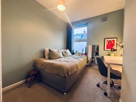 Salisbury View (Room 2), Armley, Leeds - Photo 4