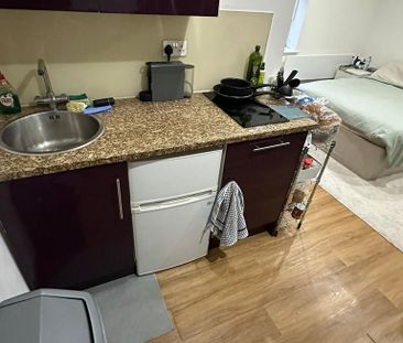 Studio to rent - Photo 3