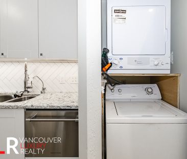 Condo in Downtown Vancouver, BC - Photo 2