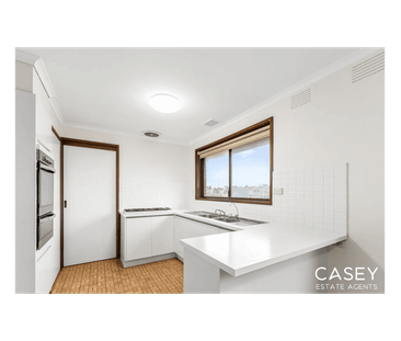 Spacious Family Home in a Prime Location! - Photo 5