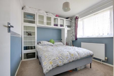 3 bedroom semi-detached house to rent - Photo 4