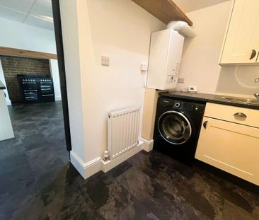 2 bedroom semi-detached house to rent - Photo 5