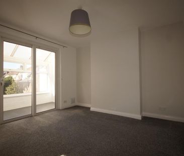 83 Heathway, Heath, Cardiff CF14 4JS - Photo 2