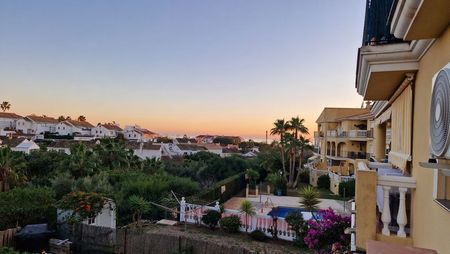 Alquiler de piso en Urbanización el Faro, 11 - Photo 2