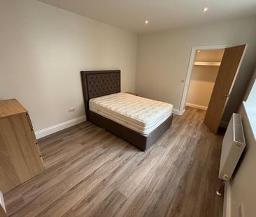 2 Bed Flat, Otley Road, LS6 - Photo 6